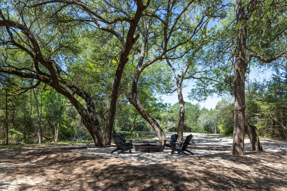 2088 Baca Loop Flatonia, TX 78941