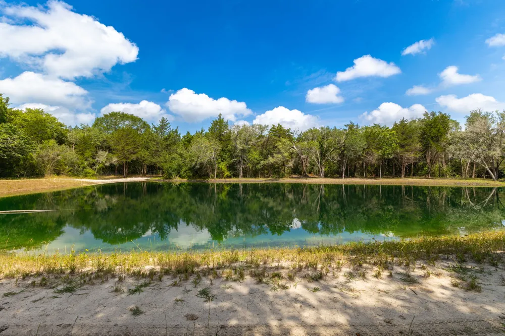 2088 Baca Loop Flatonia, TX 78941