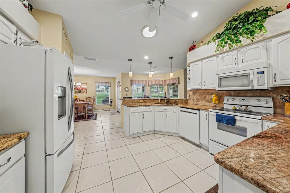 11132 MOSHIE LANE San Antonio, FL 33576