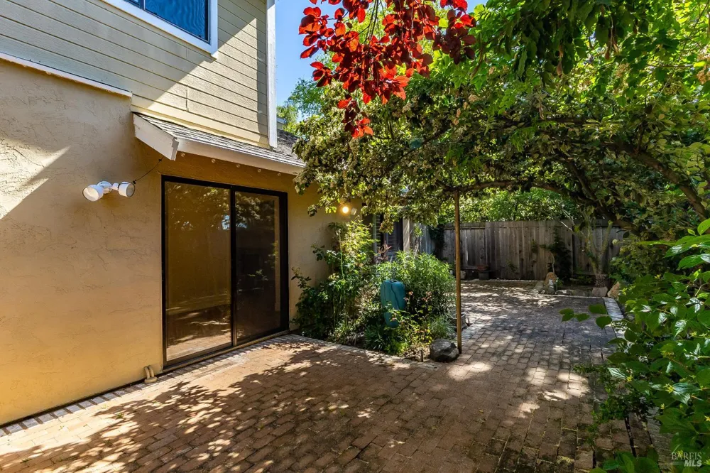 528 Laurel Court Benicia, CA 94510