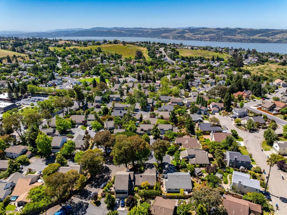 528 Laurel Court Benicia, CA 94510