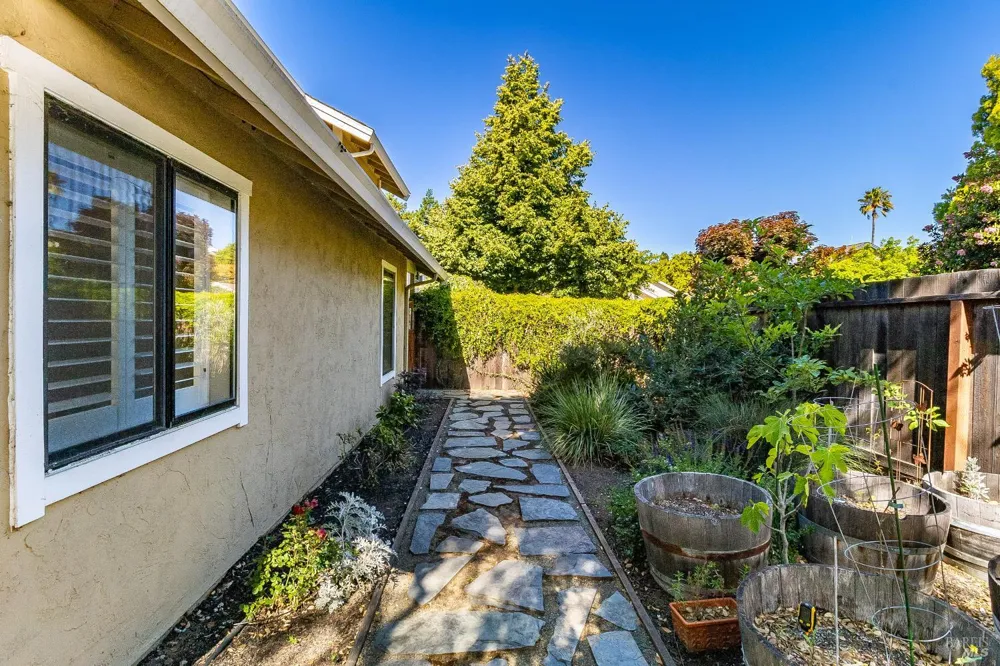 528 Laurel Court Benicia, CA 94510