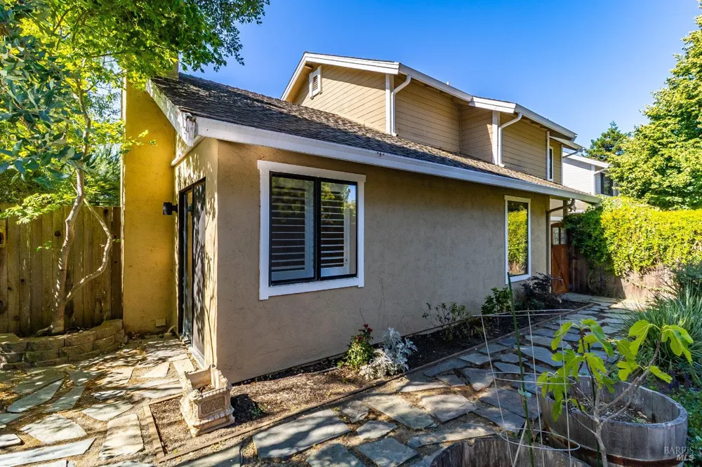 528 Laurel Court Benicia, CA 94510