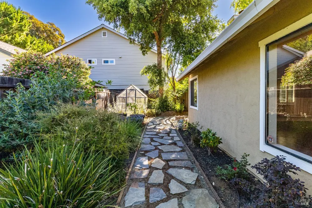 528 Laurel Court Benicia, CA 94510