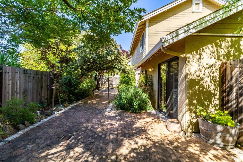 528 Laurel Court Benicia, CA 94510