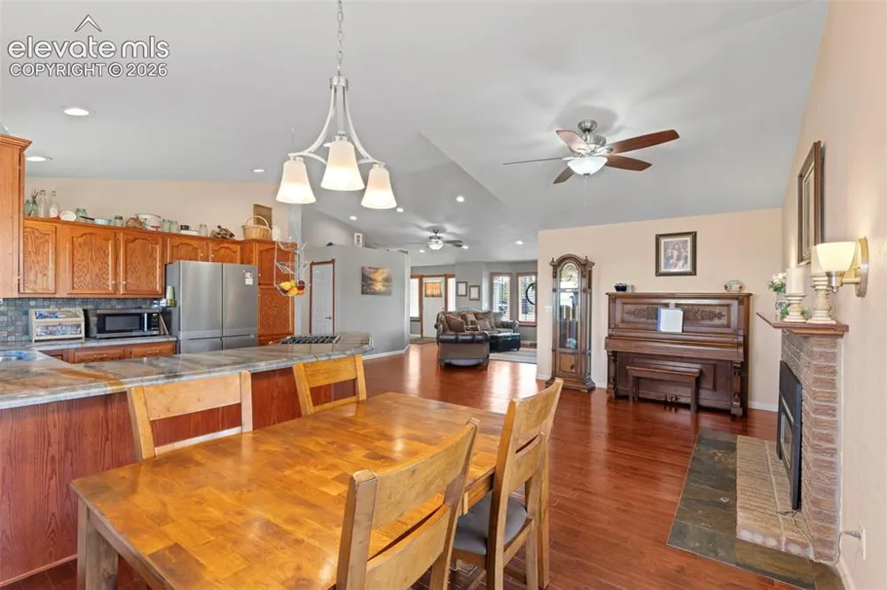 8191 Sun Country Drive Elizabeth, CO 80107