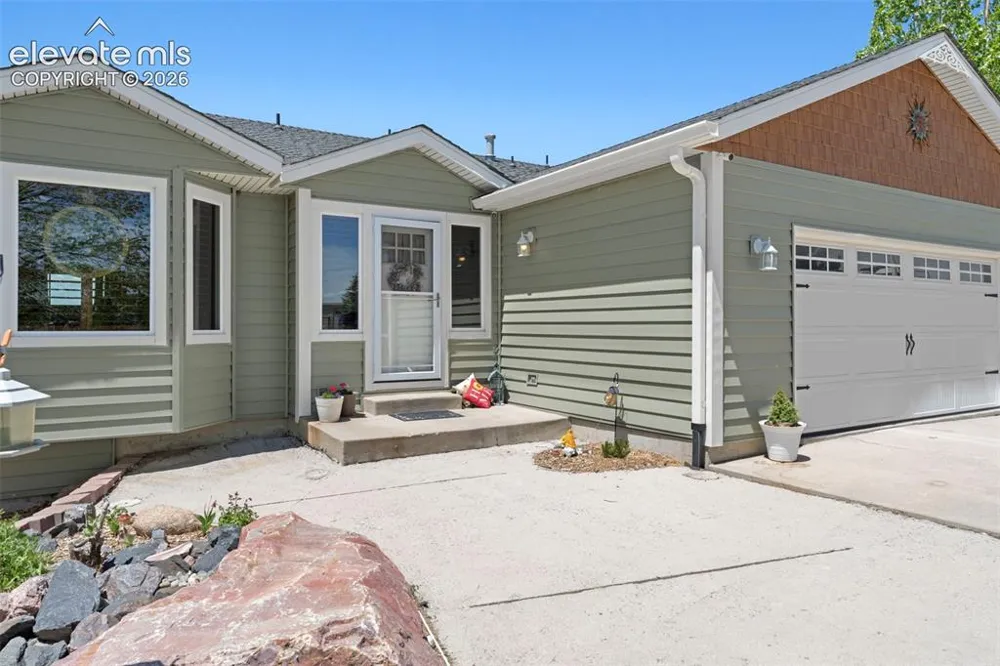 8191 Sun Country Drive Elizabeth, CO 80107