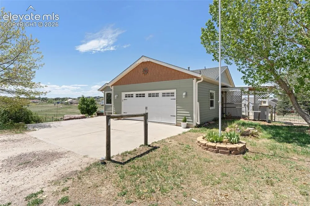 8191 Sun Country Drive Elizabeth, CO 80107