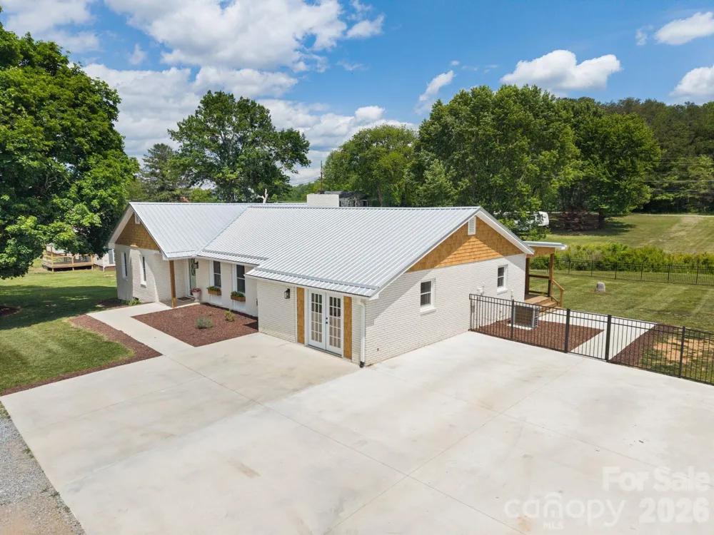 97 Paul Holland Road Canton, NC 28716