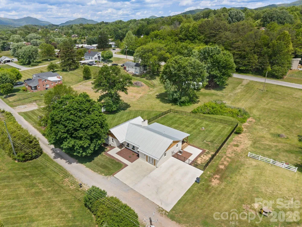 97 Paul Holland Road Canton, NC 28716