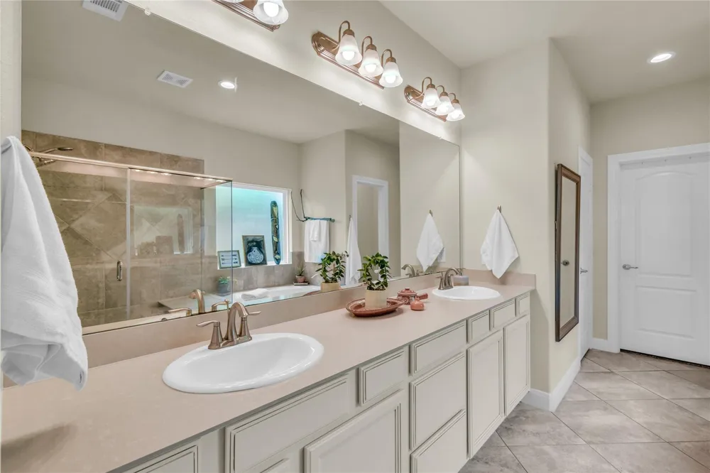 401 Bentwood Way Clute, TX 77531