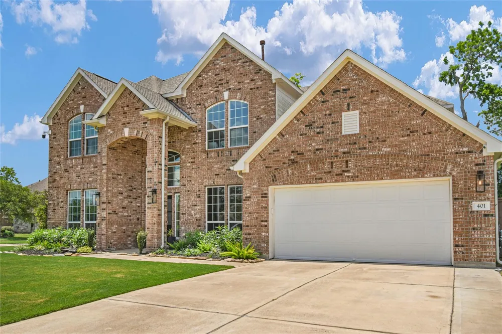 401 Bentwood Way Clute, TX 77531