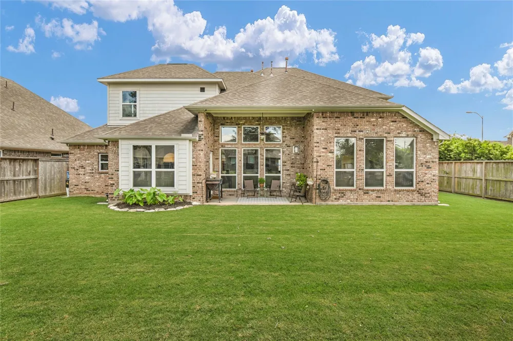 401 Bentwood Way Clute, TX 77531