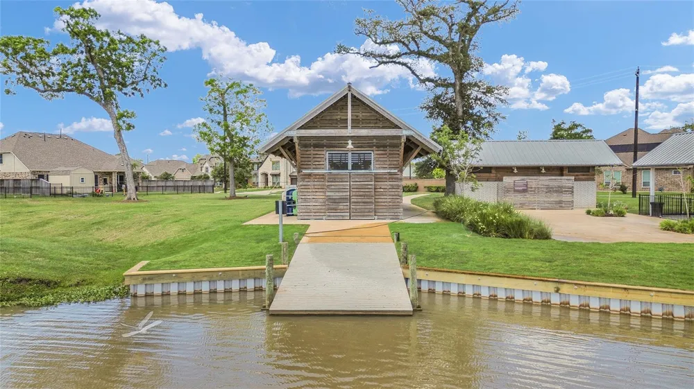 401 Bentwood Way Clute, TX 77531
