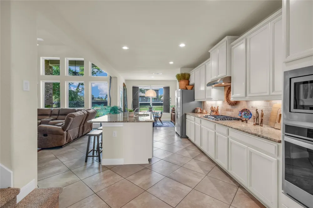 401 Bentwood Way Clute, TX 77531