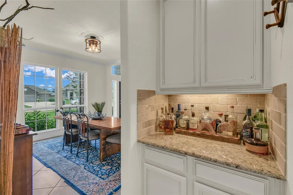 401 Bentwood Way Clute, TX 77531