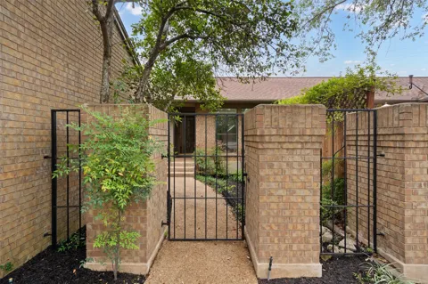 5724 N SCOUT ISLAND CIRCLE