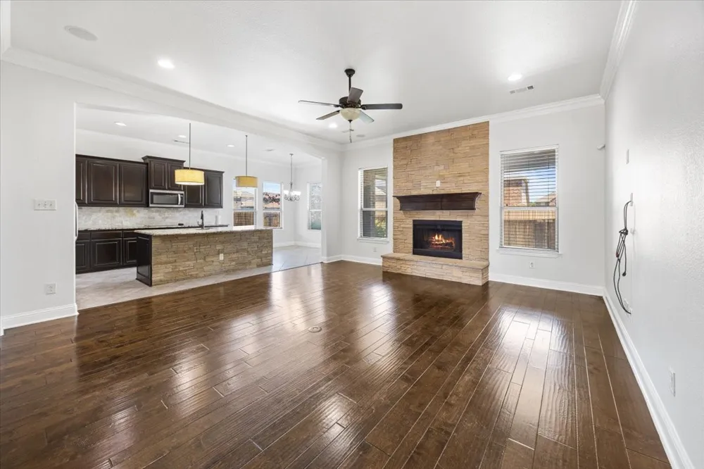 134 Pinewood Avenue Red Oak, TX 75154