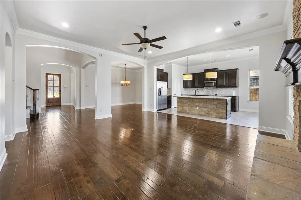 134 Pinewood Avenue Red Oak, TX 75154