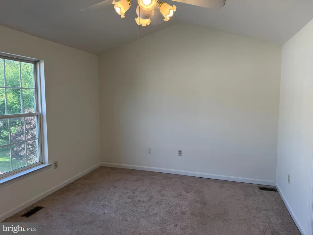 99 HIGHLAND CIRCLE Newark, DE 19713