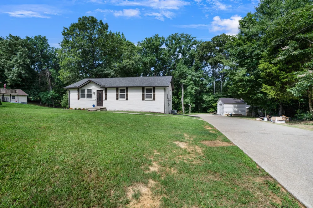 412 Hilltop Dr Clarksville, TN 37040