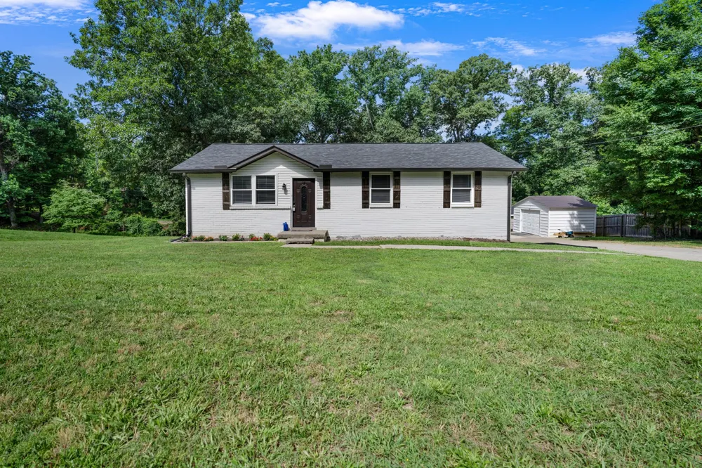 412 Hilltop Dr Clarksville, TN 37040