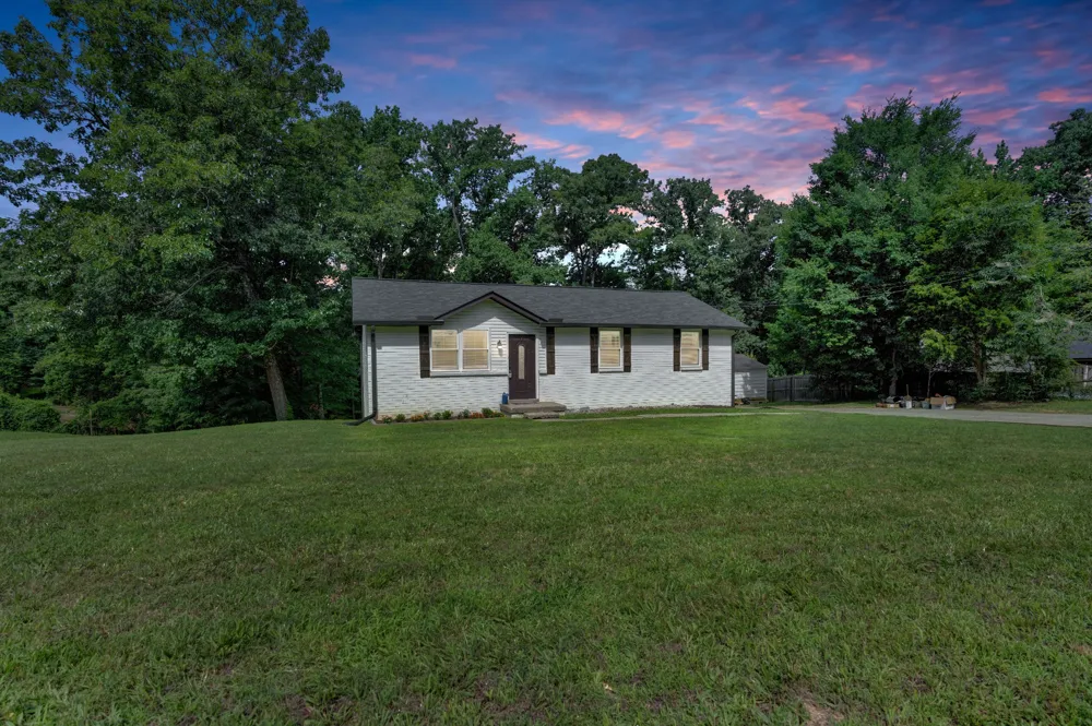 412 Hilltop Dr Clarksville, TN 37040