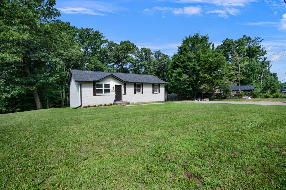412 Hilltop Dr Clarksville, TN 37040