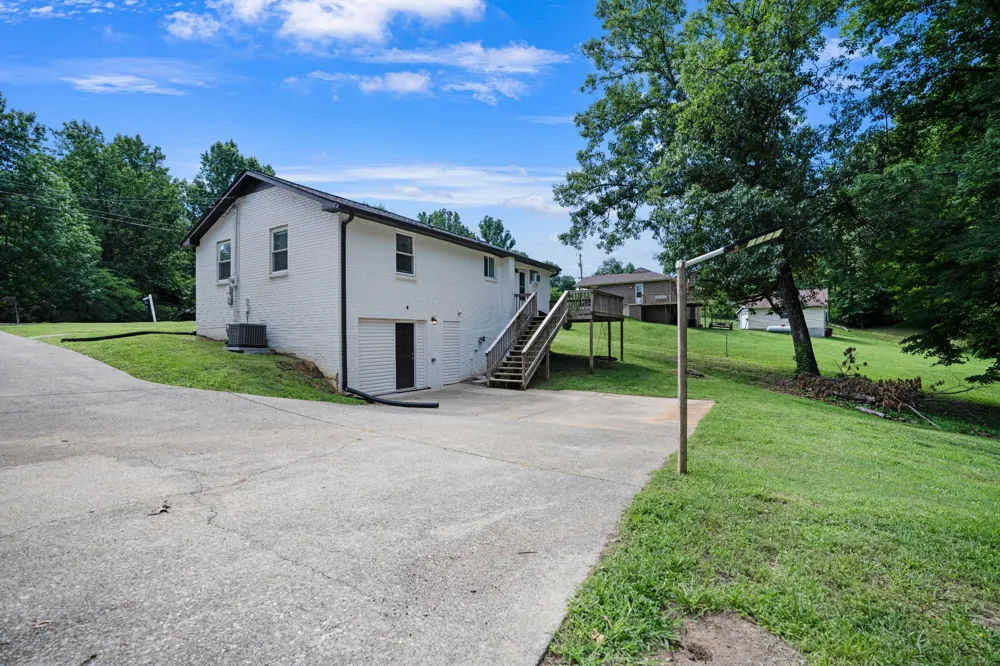 412 Hilltop Dr Clarksville, TN 37040
