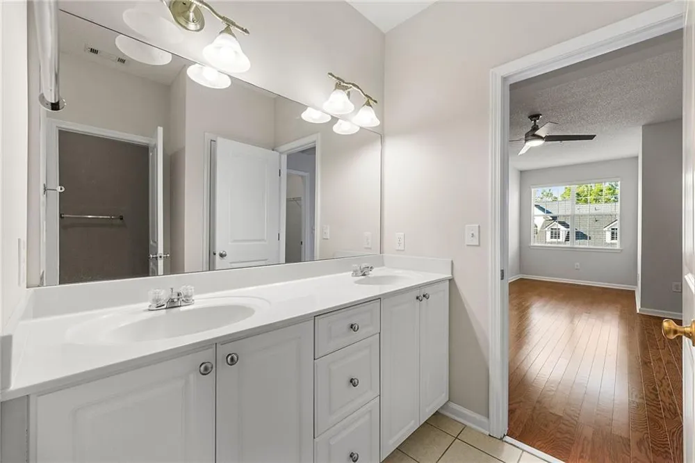 2015 Barrett Lakes Boulevard NW #415 Kennesaw, GA 30144