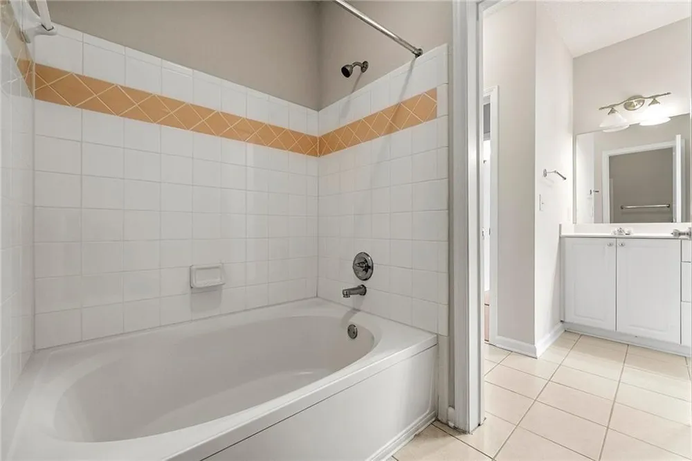 2015 Barrett Lakes Boulevard NW #415 Kennesaw, GA 30144
