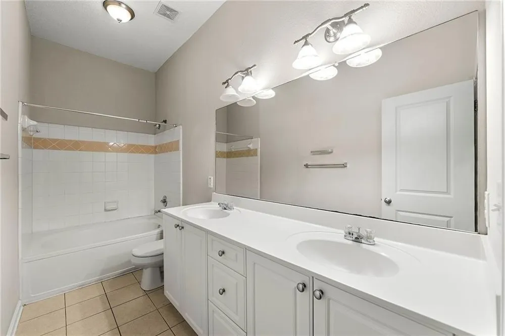 2015 Barrett Lakes Boulevard NW #415 Kennesaw, GA 30144