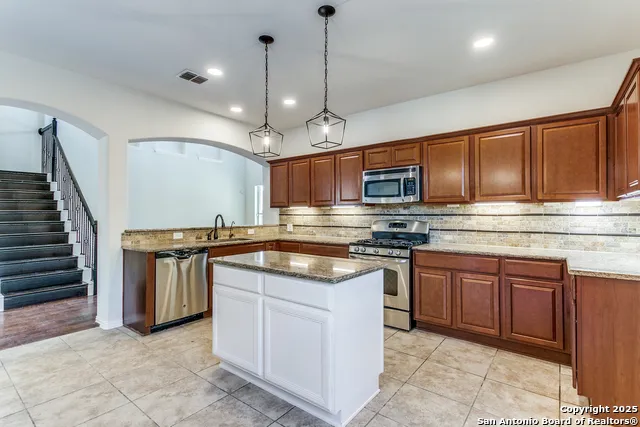 7823 Bluebird Haven Selma, TX 78154