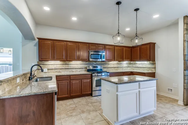 7823 Bluebird Haven Selma, TX 78154