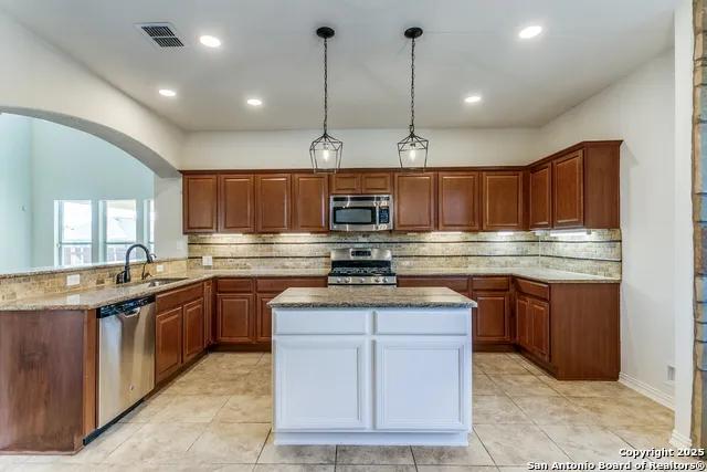 7823 Bluebird Haven Selma, TX 78154