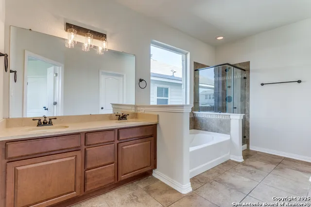 7823 Bluebird Haven Selma, TX 78154