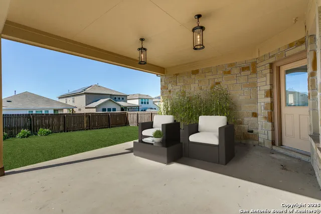 7823 Bluebird Haven Selma, TX 78154