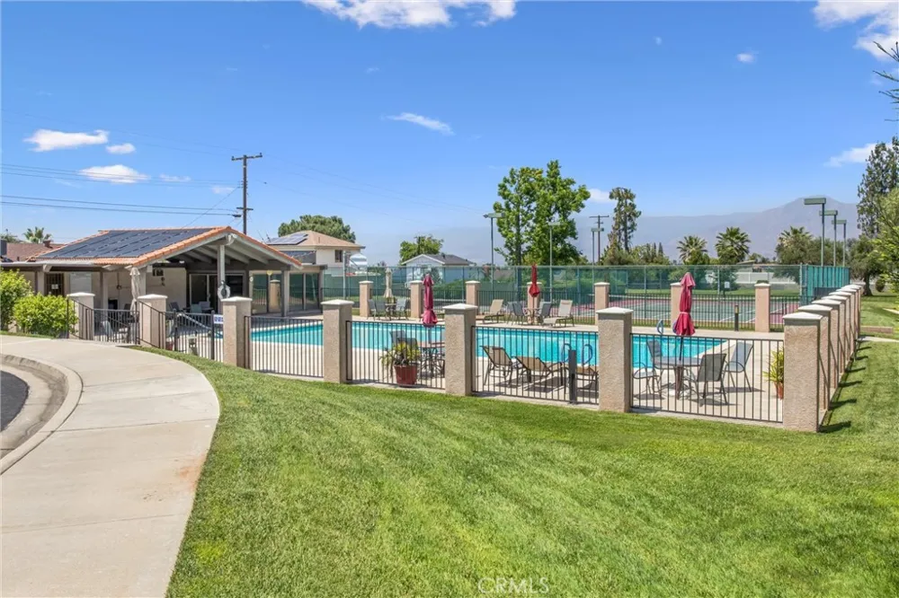 1575 Christopher Redlands, CA 92374