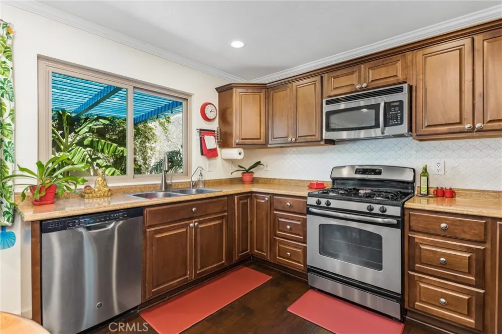 1575 Christopher Redlands, CA 92374