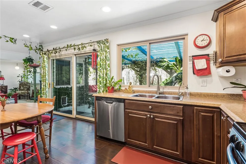 1575 Christopher Redlands, CA 92374