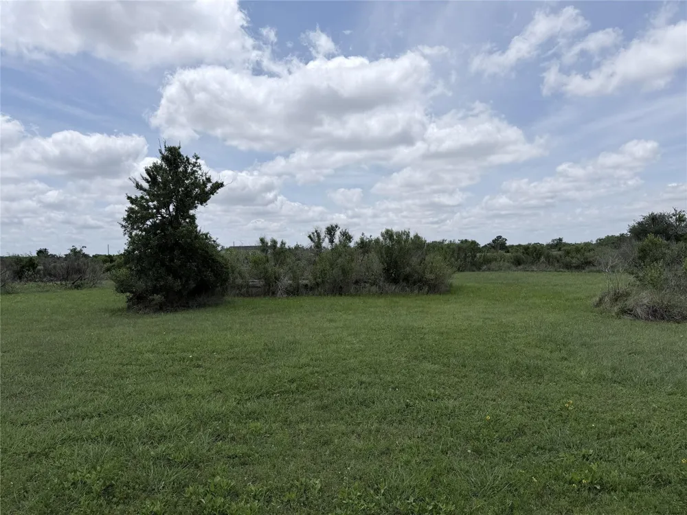 7 Bastrop Street Angleton, TX 77515