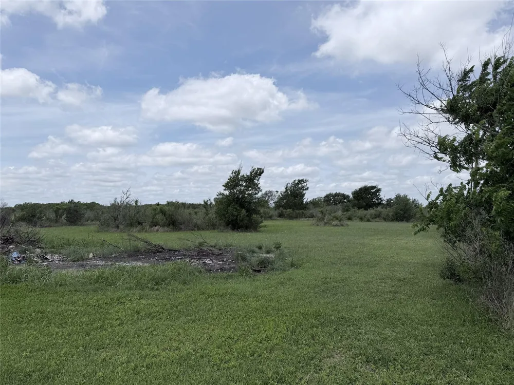 7 Bastrop Street Angleton, TX 77515