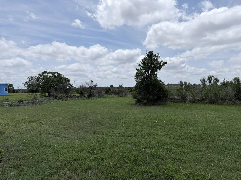 7 Bastrop Street Angleton, TX 77515