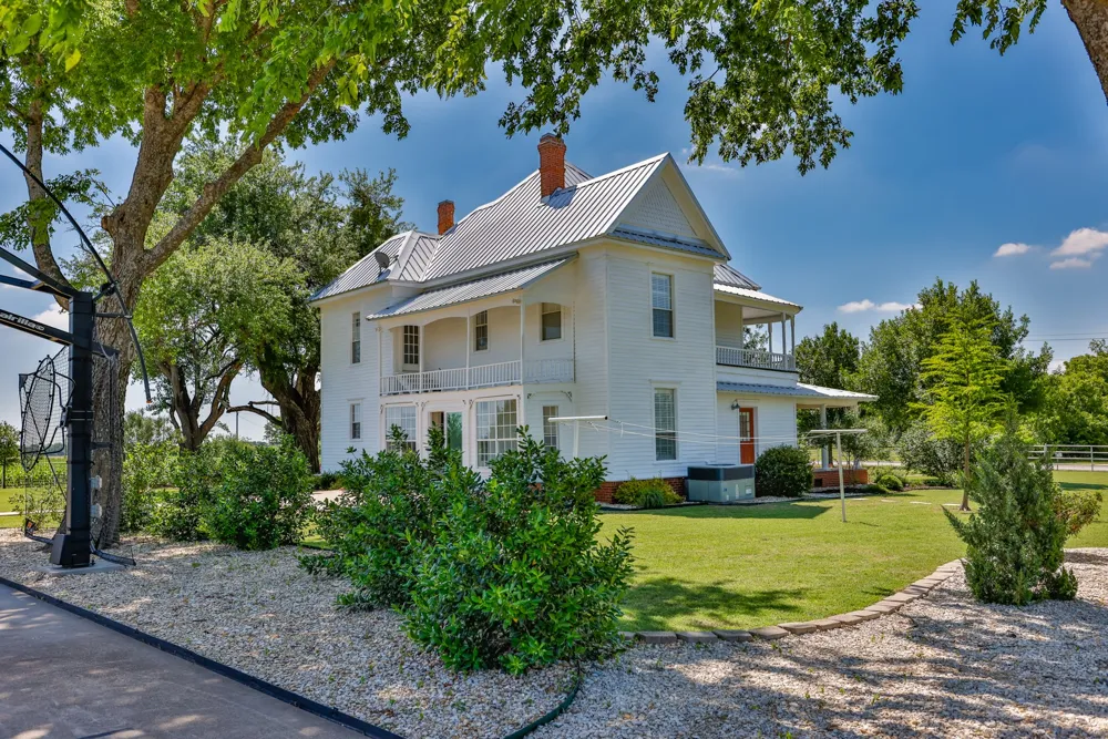 5217 W Fm 922 Valley View, TX 76272