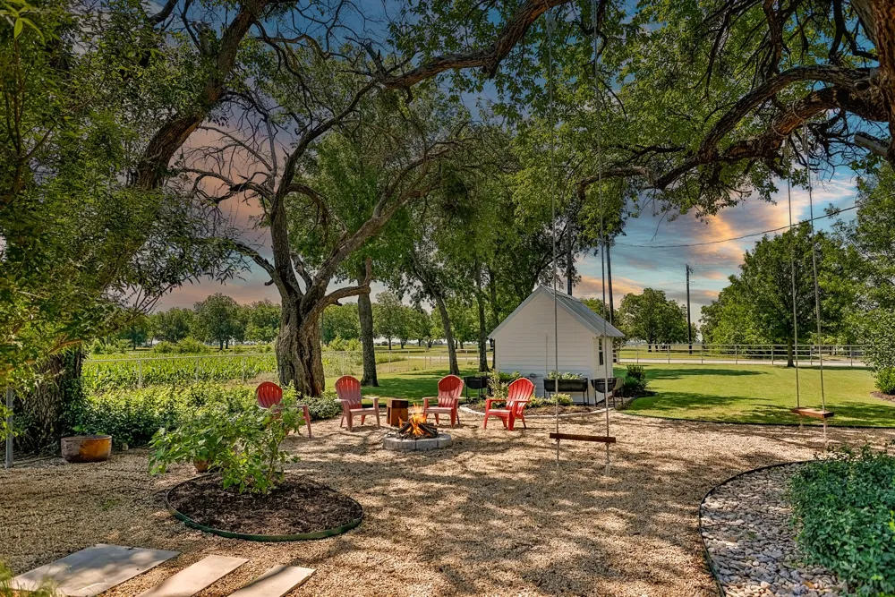 5217 W Fm 922 Valley View, TX 76272