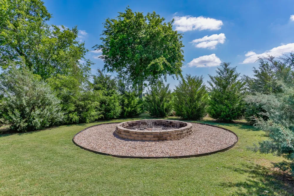 5217 W Fm 922 Valley View, TX 76272
