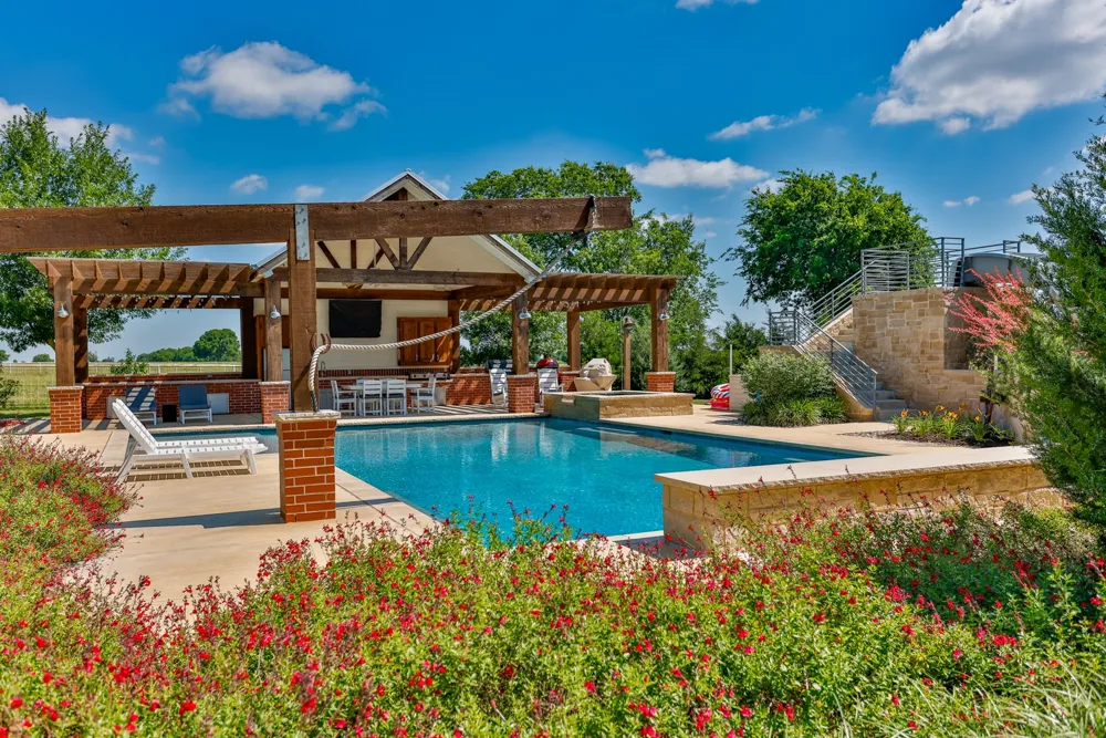 5217 W Fm 922 Valley View, TX 76272