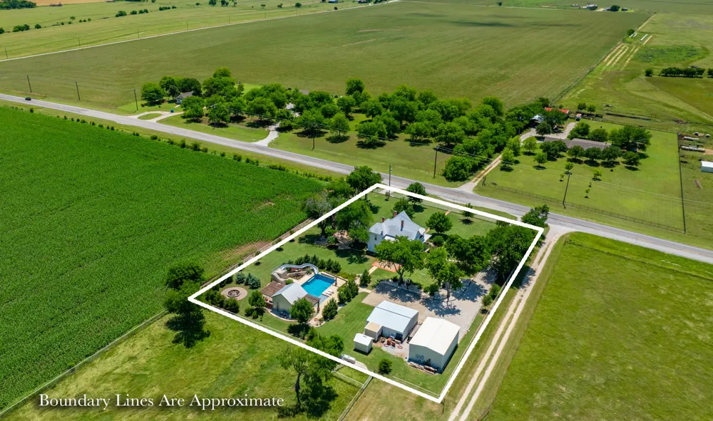 5217 W Fm 922 Valley View, TX 76272