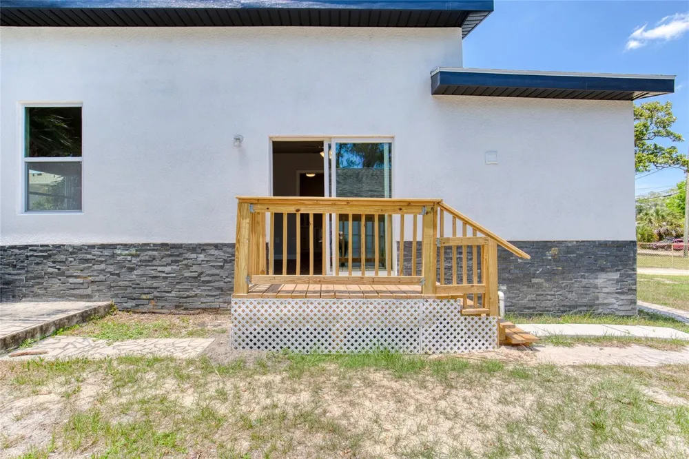 732 AVONDALE AVENUE Daytona Beach, FL 32117