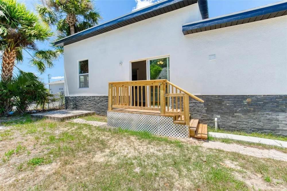 732 AVONDALE AVENUE Daytona Beach, FL 32117